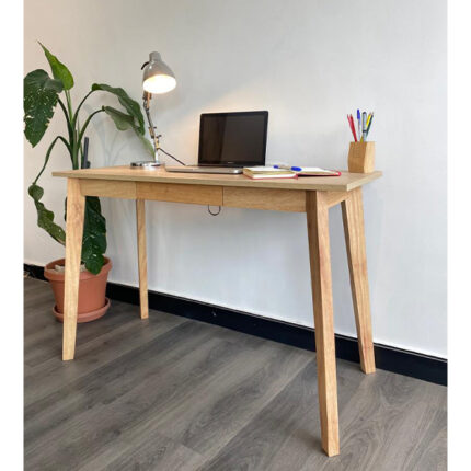 Akon Desk
