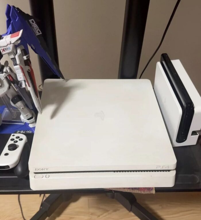 PlayStation 4 Slim 500GB (USED) - Image 2